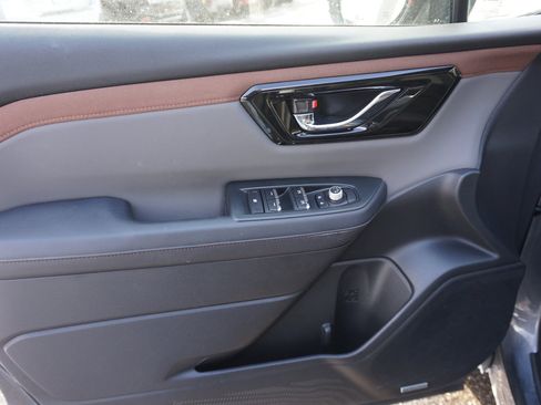 Used 2025 Subaru Forester Sport image 11