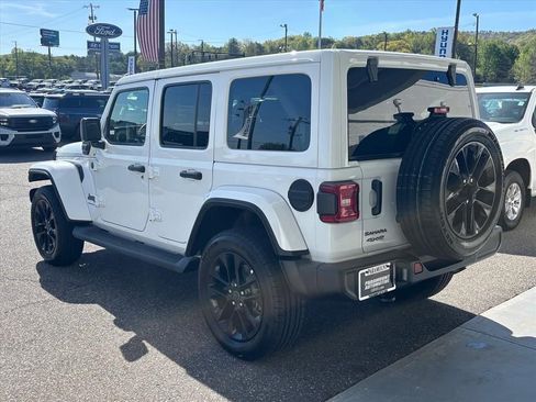 Used 2025 Jeep Wrangler Unlimited Sahara AWD/4WD image 2