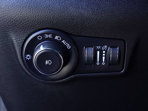 Certified 2024 Jeep Compass Latitude AWD/4WD image 13
