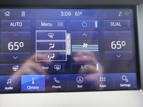 Used 2020 Ford Edge Titanium w/ Equipment Group 301A AWD/4WD image 22
