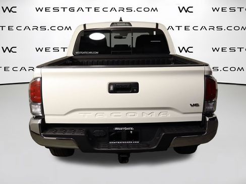 Used 2022 Toyota Tacoma TRD Off-Road AWD/4WD image 4