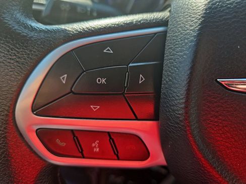 Used 2021 Chrysler Voyager Lxi image 14