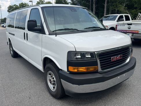 Used 2025 GMC Savana 3500 LT w/ LT Preferred Equipment Group RWD image 3