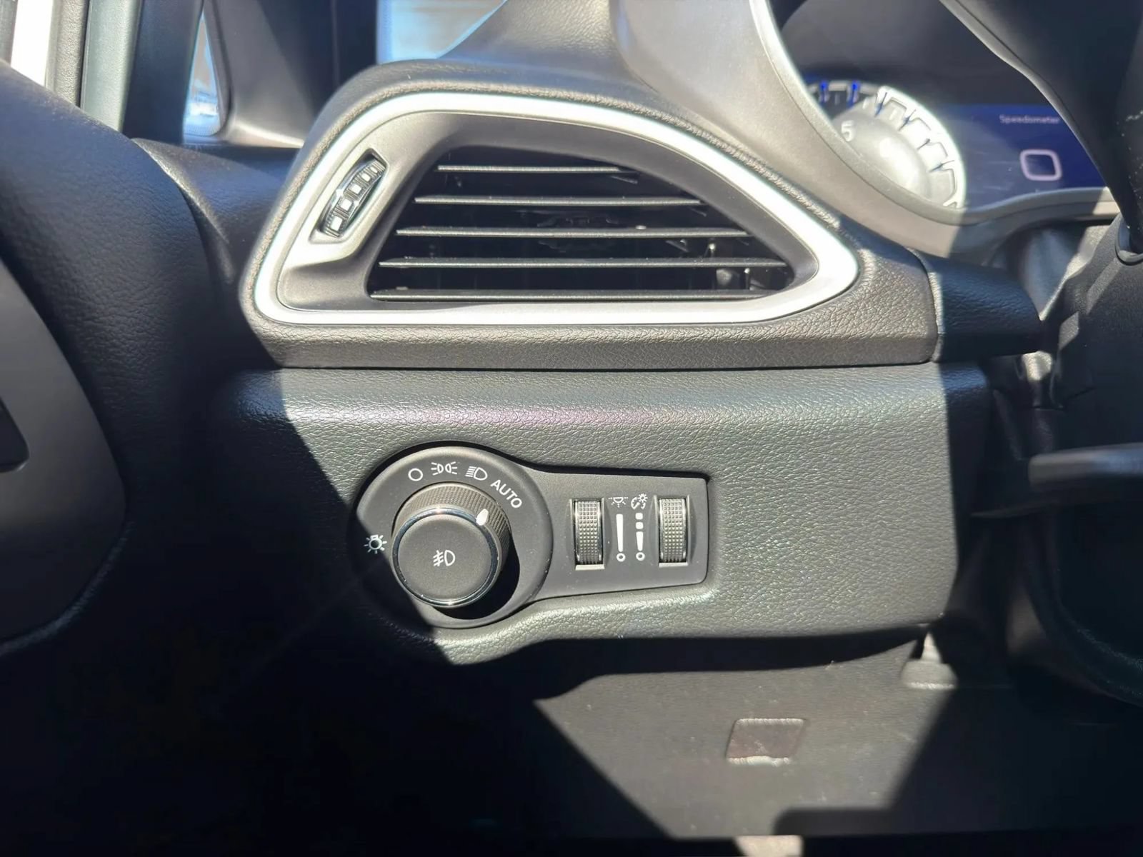 Used 2025 Chrysler Pacifica Select FWD image 20