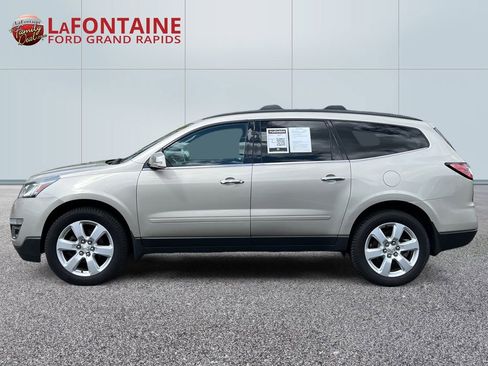 Used 2016 Chevrolet Traverse LT w/ Style and Technology Package FWD image 4