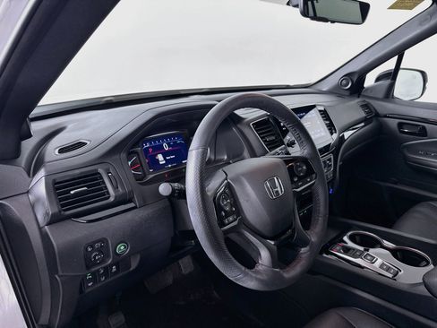 Used 2025 Honda Passport Black Edition image 9