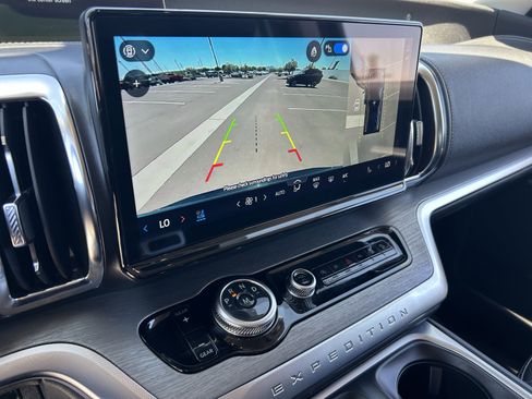 Used 2025 Ford Expedition Platinum AWD/4WD image 30
