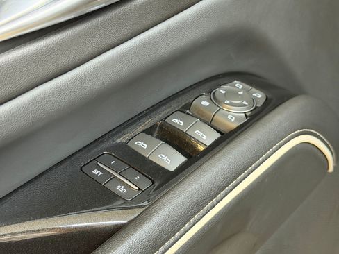 Used 2022 Cadillac Escalade ESV Premium Luxury RWD image 25