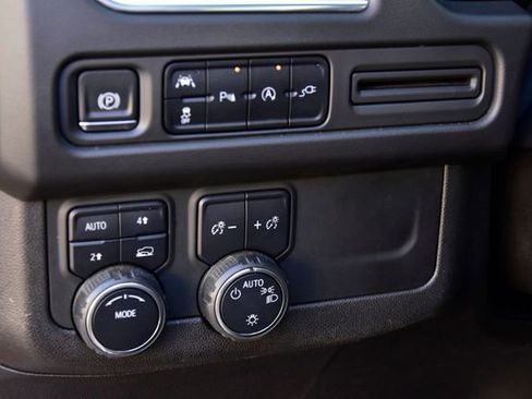 Used 2021 Chevrolet Suburban RST w/ Luxury Package image 31