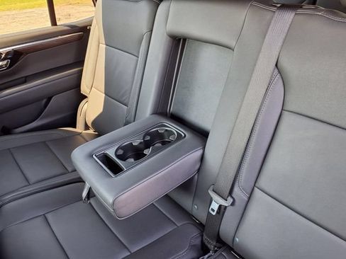 Used 2025 Chevrolet Tahoe LT AWD/4WD image 41