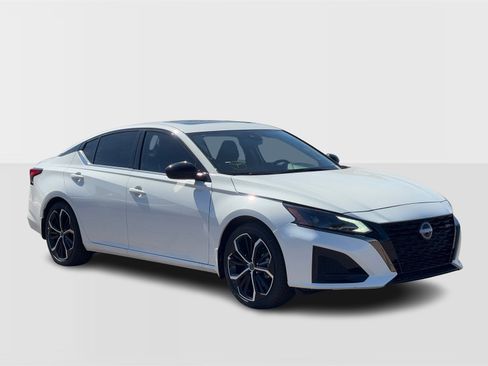 New 2025 Nissan Altima 2.5 SR w/ SR Premium Package image 7