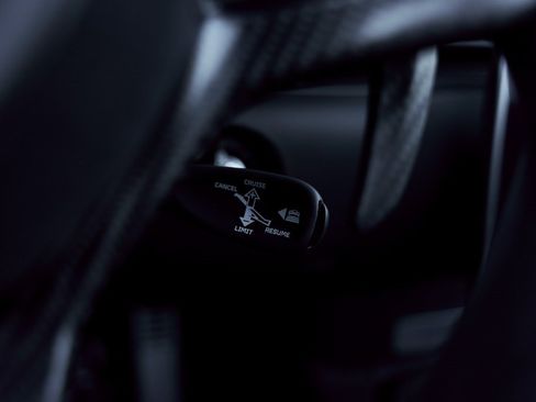 Used 2025 McLaren Artura Spider image 61