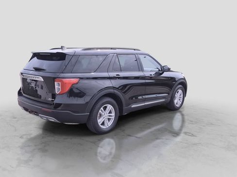 Used 2023 Ford Explorer XLT w/ Equipment Group 202A AWD/4WD image 8