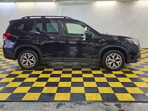 Used 2022 Subaru Forester Premium AWD/4WD image 2