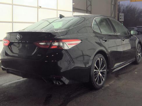 Used 2019 Toyota Camry SE image 5