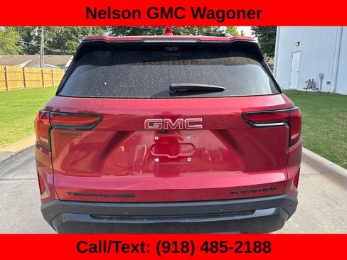 Used 2025 GMC Terrain Elevation w/ Elevation Premium Package AWD/4WD image 6