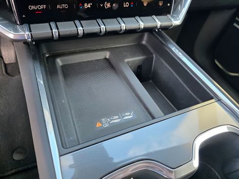 Used 2025 GMC Acadia Elevation FWD image 17