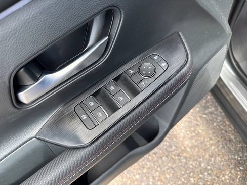 Certified 2025 Nissan Kicks SR FWD image 12