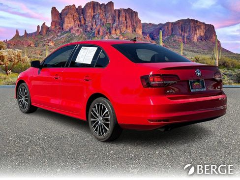 Used 2016 Volkswagen Jetta Sport image 4
