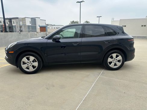 Used 2021 Porsche Cayenne image 4