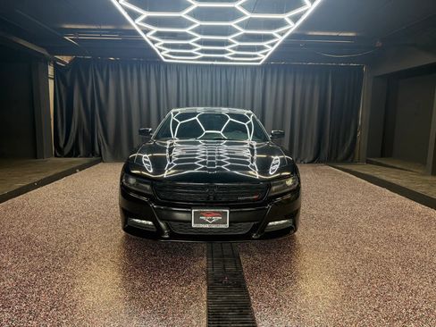 Used 2015 Dodge Charger SXT RWD image 2