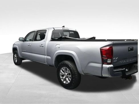 Used 2019 Toyota Tacoma SR5 AWD/4WD image 3