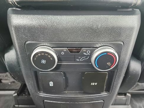 Used 2022 Ford Explorer XLT w/ Equipment Group 202A AWD/4WD image 40
