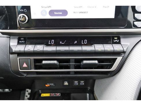 Used 2025 Toyota Camry SE w/ Convenience Package FWD image 24