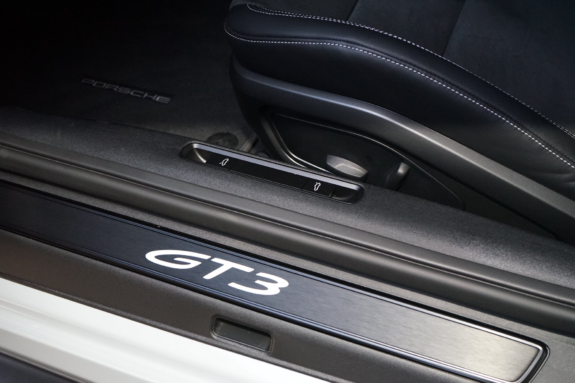 Used 2026 Porsche 911 GT3 RWD image 25