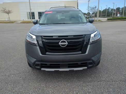 Used 2024 Nissan Pathfinder Platinum w/ Black Appearance Package image 10