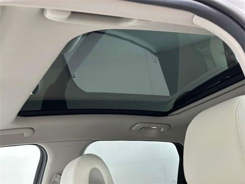 Used 2025 Genesis GV60 AWD image 35