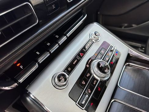 Used 2024 Lincoln Aviator AWD w/ Premium Package image 27