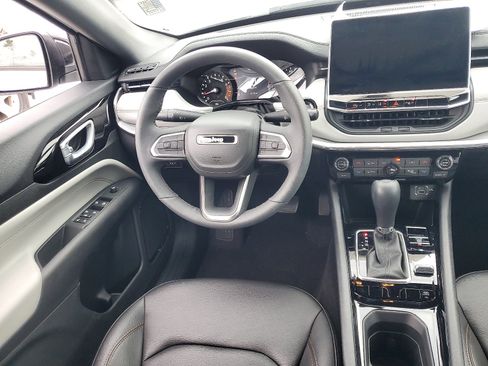 Used 2023 Jeep Compass Limited image 14