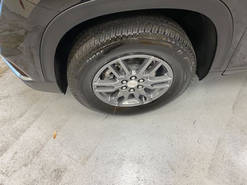 Used 2025 GMC Acadia Elevation image 11