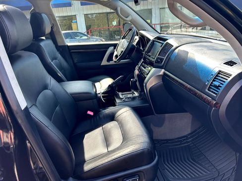 Used 2013 Toyota Land Cruiser image 18