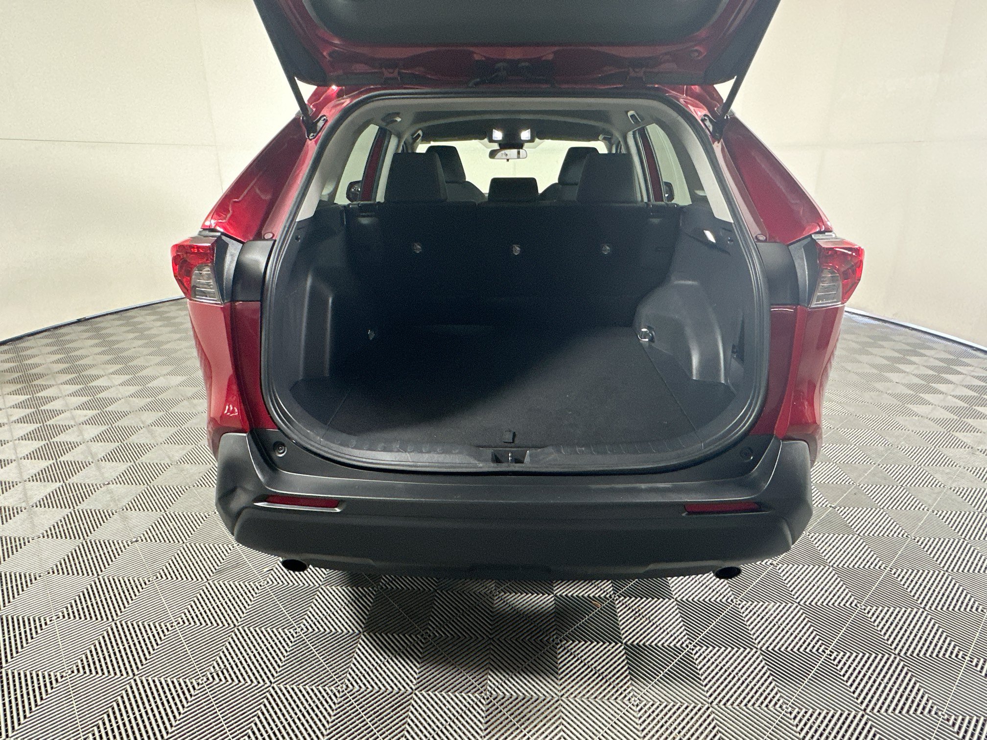 Used 2023 Toyota RAV4 LE FWD image 30