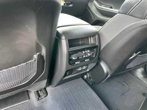 Used 2023 Jeep Grand Cherokee Altitude AWD/4WD image 8