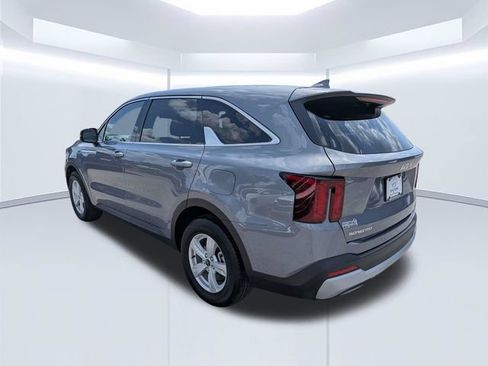 Used 2025 Kia Sorento LX FWD image 7