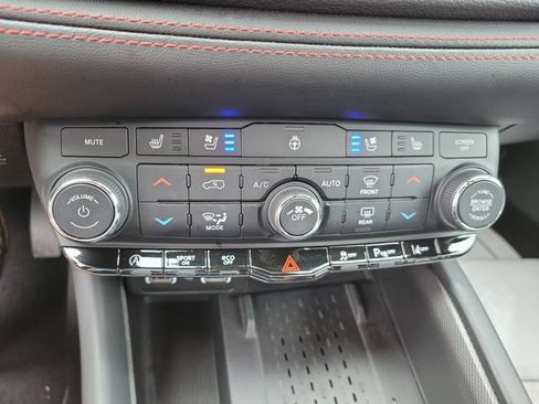 Used 2025 Dodge Durango GT AWD/4WD image 23
