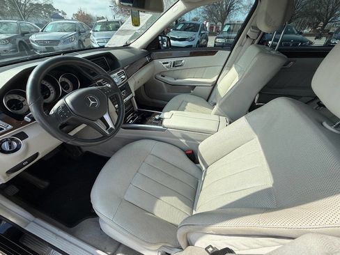 Used 2014 Mercedes-Benz E 550 4MATIC Sedan image 22