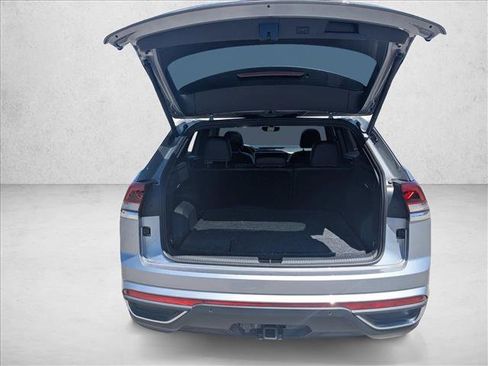 Used 2023 Volkswagen Atlas Cross Sport SE w/ Panoramic Sunroof Package FWD image 7
