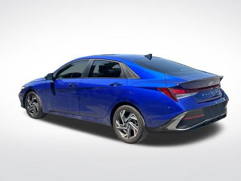 Used 2025 Hyundai Elantra Sport FWD image 3