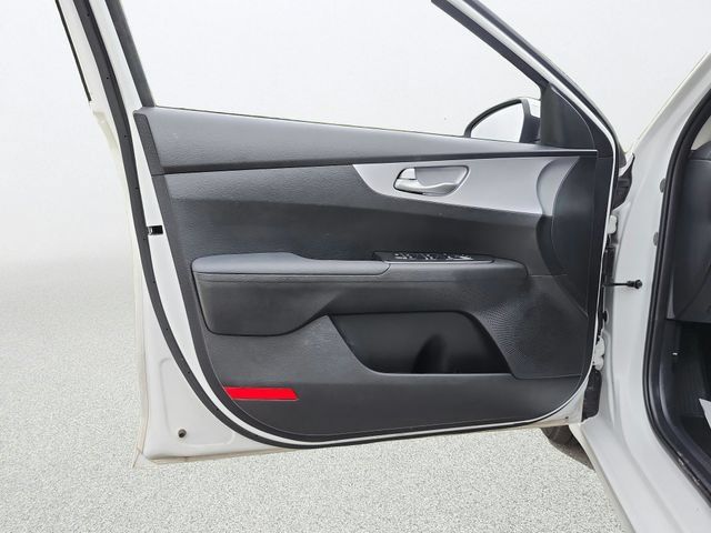 Certified 2023 Kia Forte LXS w/ LXS Technology Package FWD image 18