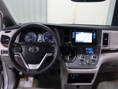 Used 2017 Toyota Sienna XLE w/ XLE Navigation Package FWD image 22