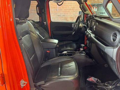 Used 2020 Jeep Wrangler Unlimited Sahara AWD/4WD image 18