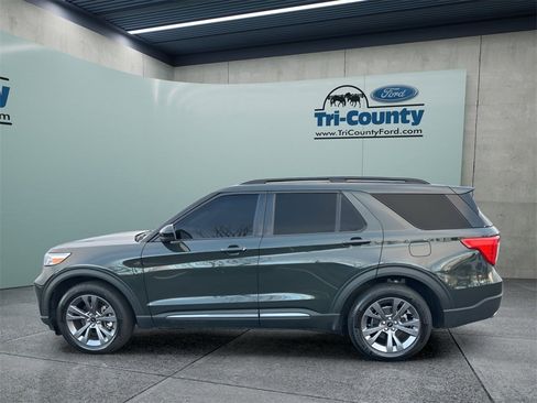 Used 2022 Ford Explorer XLT w/ Equipment Group 202A image 4