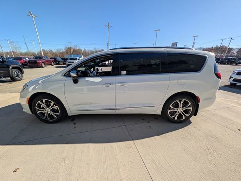 New 2026 Chrysler Pacifica Pinnacle w/ Trailer Tow Group image 8