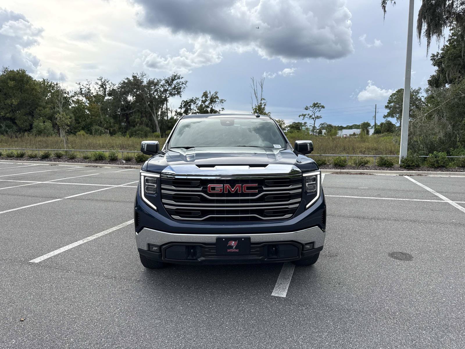 Used 2023 GMC Sierra 1500 SLT w/ SLT Premium Package AWD/4WD image 8