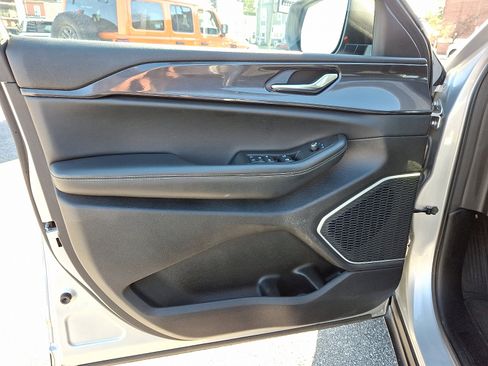 Used 2021 Jeep Grand Cherokee L Laredo w/ Luxury Tech Group I image 23