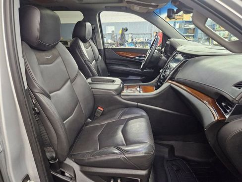 Used 2018 Cadillac Escalade Premium Luxury image 38